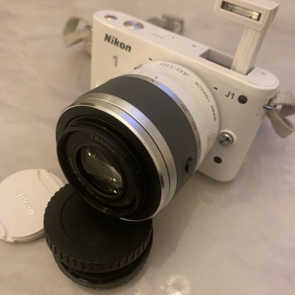 Nikon 1 J1 with Nikon 30-110mm f/3.8-5.6 VR Kit - Picture 9 of 9